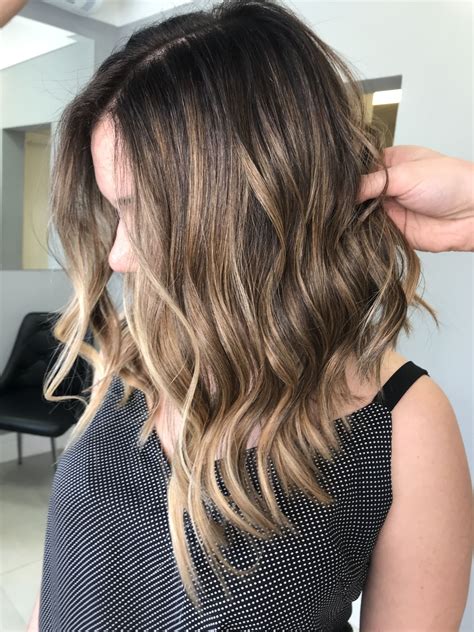 cabelo curto com mechas mel